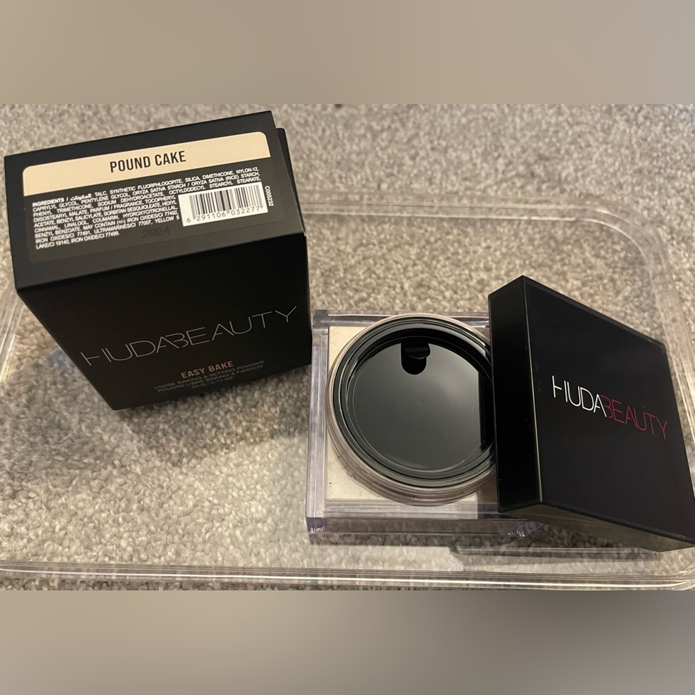 HUDA BEAUTY Setting Powder - Pound Cake - Picture 4 of 4
